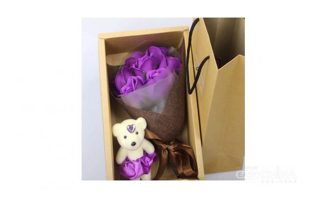 Подарочные букеты мыла из роз с игрушкой 