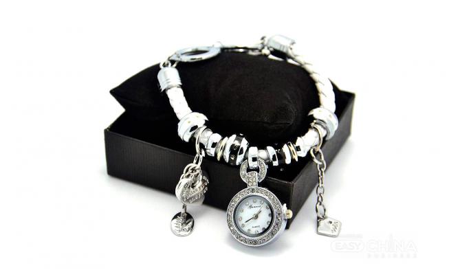 Часы-браслет Pandora