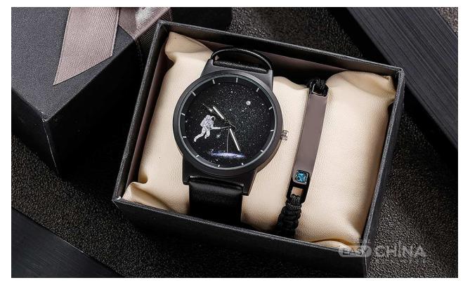 Мужской подарочный набор с часами и браслетом Мужской подарочный набор с часами и браслетом