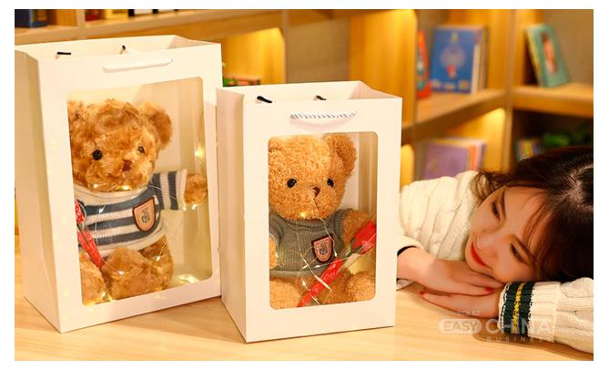 Фото товара Плюшевый мишка с цветком в подарочной коробке