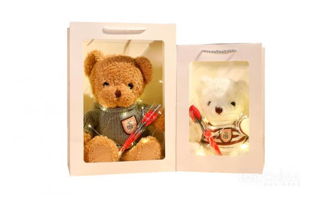 Фото товара Плюшевый мишка с цветком в подарочной коробке