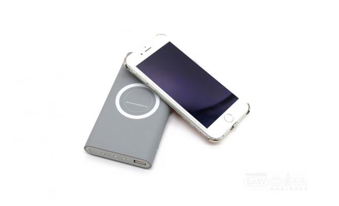 Повербанк с беспроводной зарядкой QI