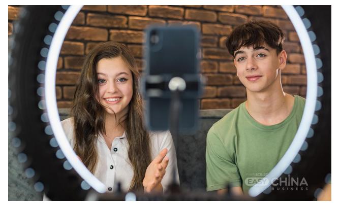 Фото товара Селфи штативы для блогеров оптом в ассортименте