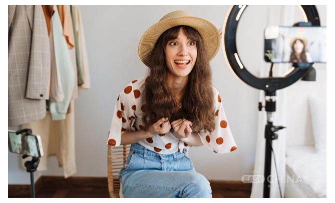 Фото товара Селфи штативы для блогеров оптом в ассортименте